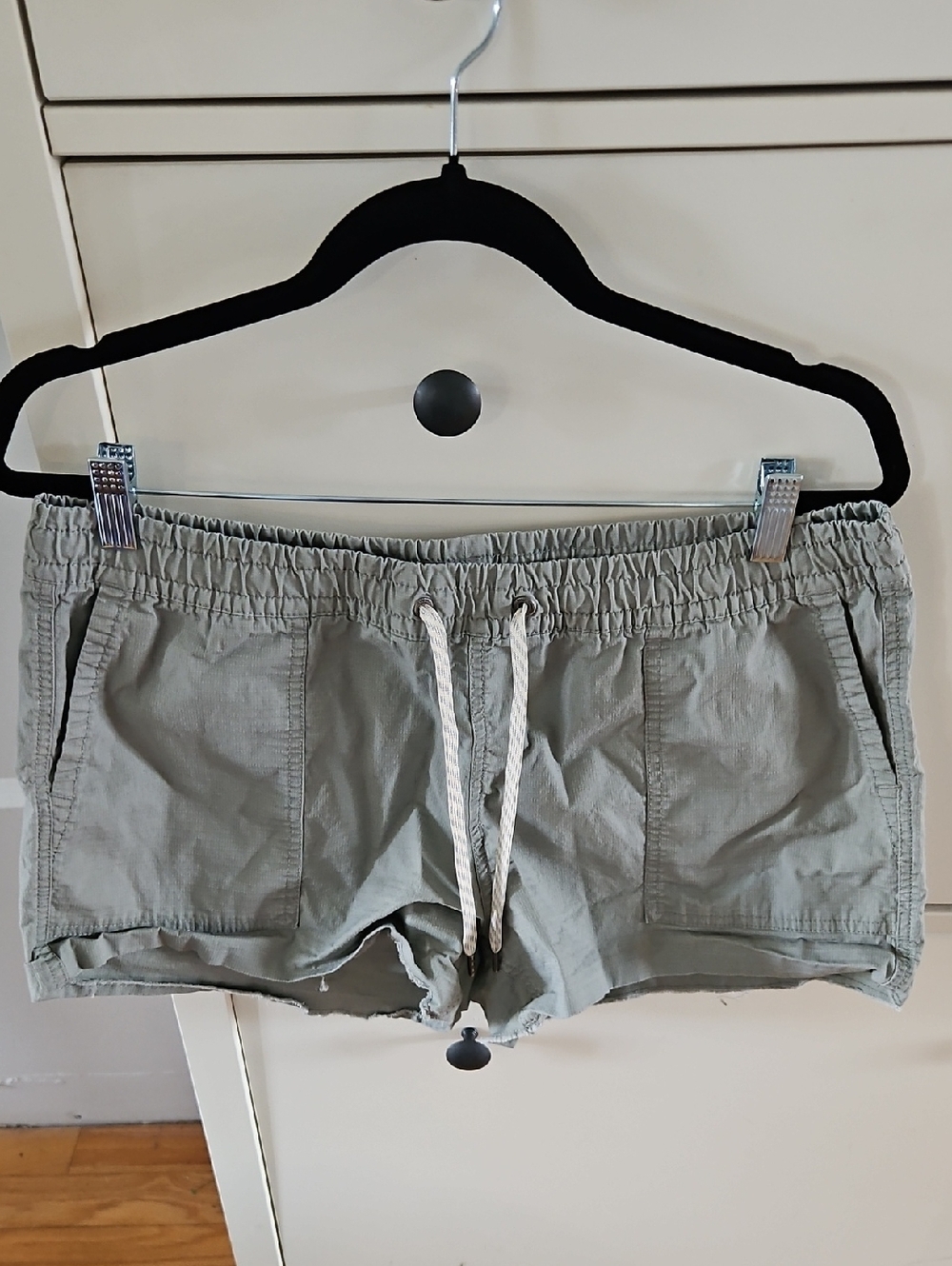 Vuori Vintage Ripstop Women's Drawstring Shorts in Eucalyptus Size Large
